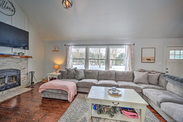 65 Woodside Lane, Oakland, MI 48360