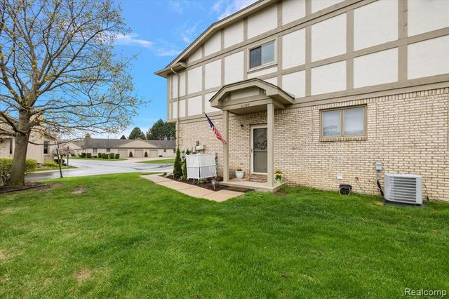 41999 King Edward Court, Clinton Township, MI 48038