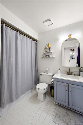 41999 King Edward Court, Clinton Township, MI 48038