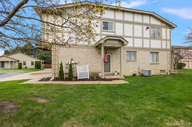 41999 King Edward Court, Clinton Township, MI 48038