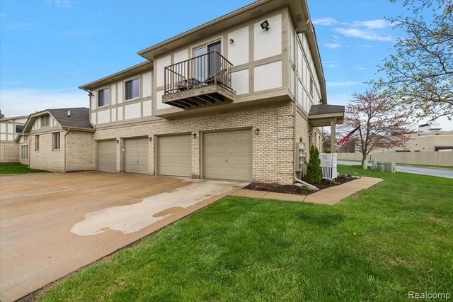 41999 King Edward Court, Clinton Township, MI 48038