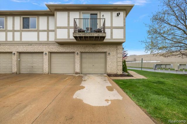41999 King Edward Court, Clinton Township, MI 48038