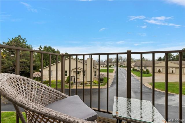 41999 King Edward Court, Clinton Township, MI 48038