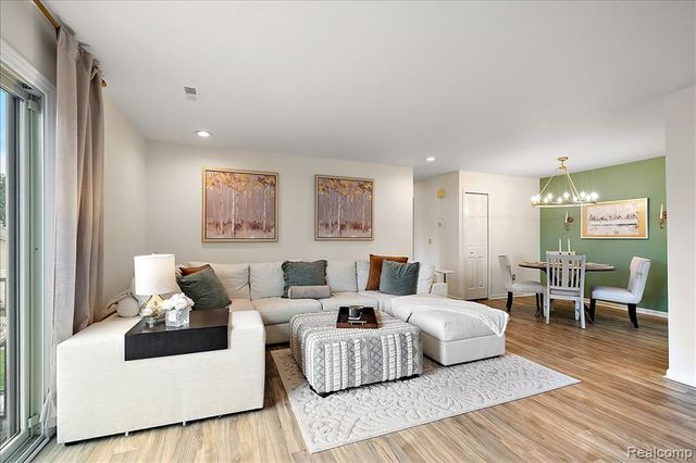 41999 King Edward Court, Clinton Township, MI 48038