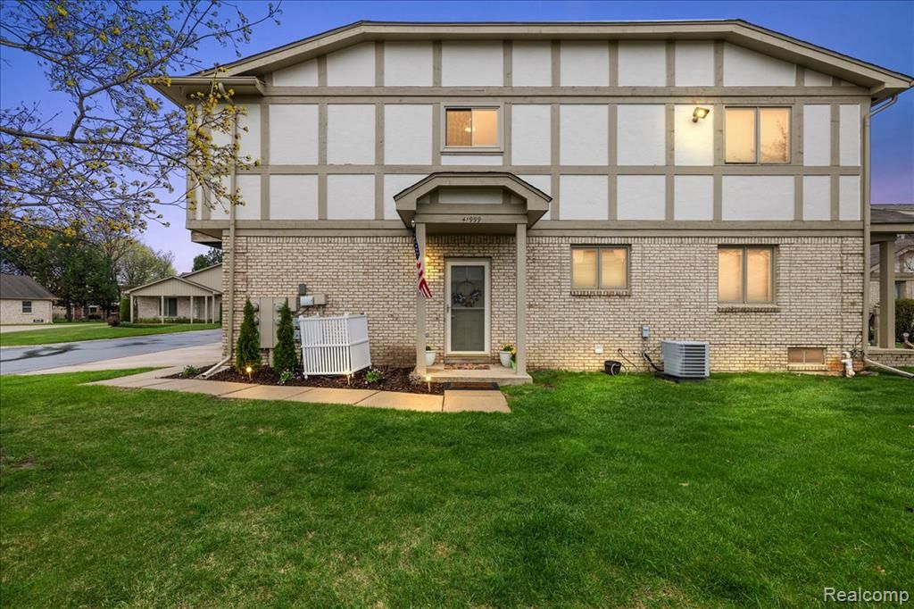 41999 King Edward Court, Clinton Township, MI 48038