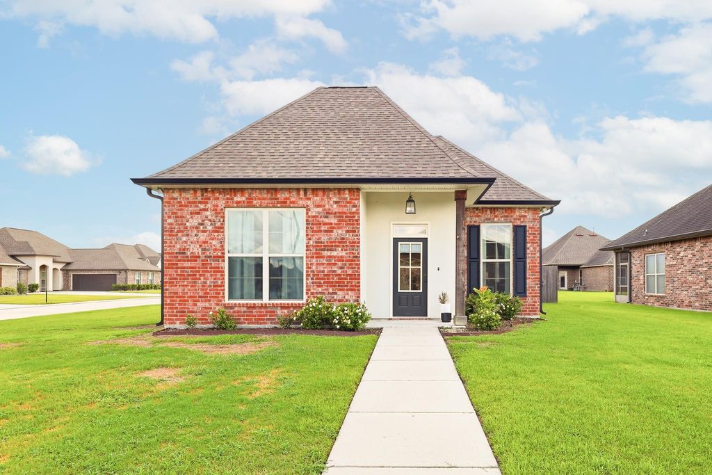 420 Pond Dr, Thibodaux, LA 70301