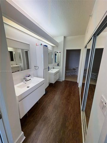 10730 NW 66th St 512, Doral, FL 33178