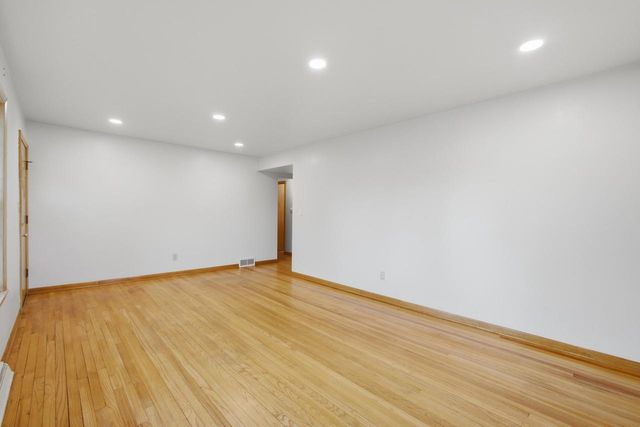 3851 E Elser AVENUE, Cudahy, WI 53110