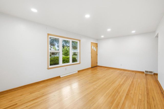 3851 E Elser AVENUE, Cudahy, WI 53110