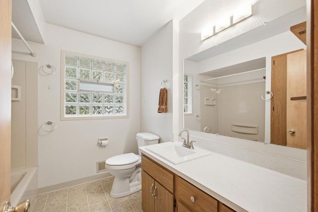 3851 E Elser AVENUE, Cudahy, WI 53110