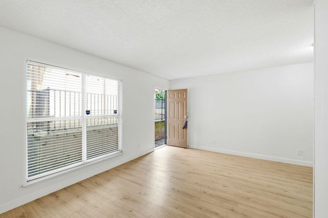 2319 Greenfield PKWY 108, Austin, TX 78741