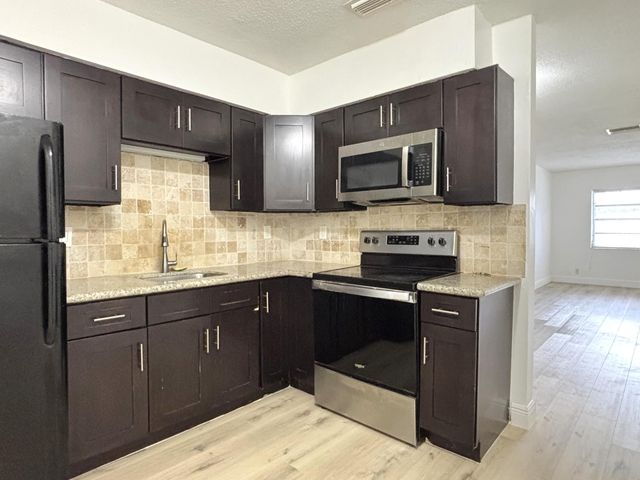 1916 SW 11th Street 30, Fort Lauderdale, FL 33312