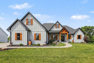 14160 C.B.MacDonald Way, Vicksburg Vllg, MI 49097