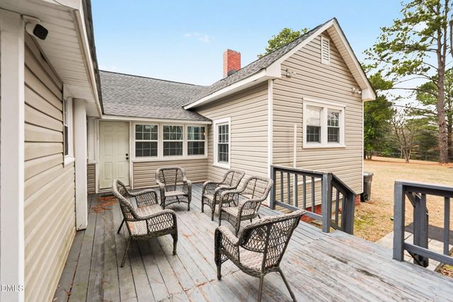 423 E Edinborough Avenue, Raeford, NC 28376