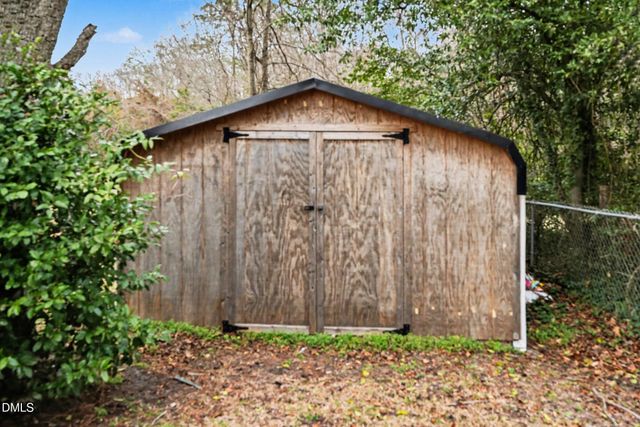 423 E Edinborough Avenue, Raeford, NC 28376