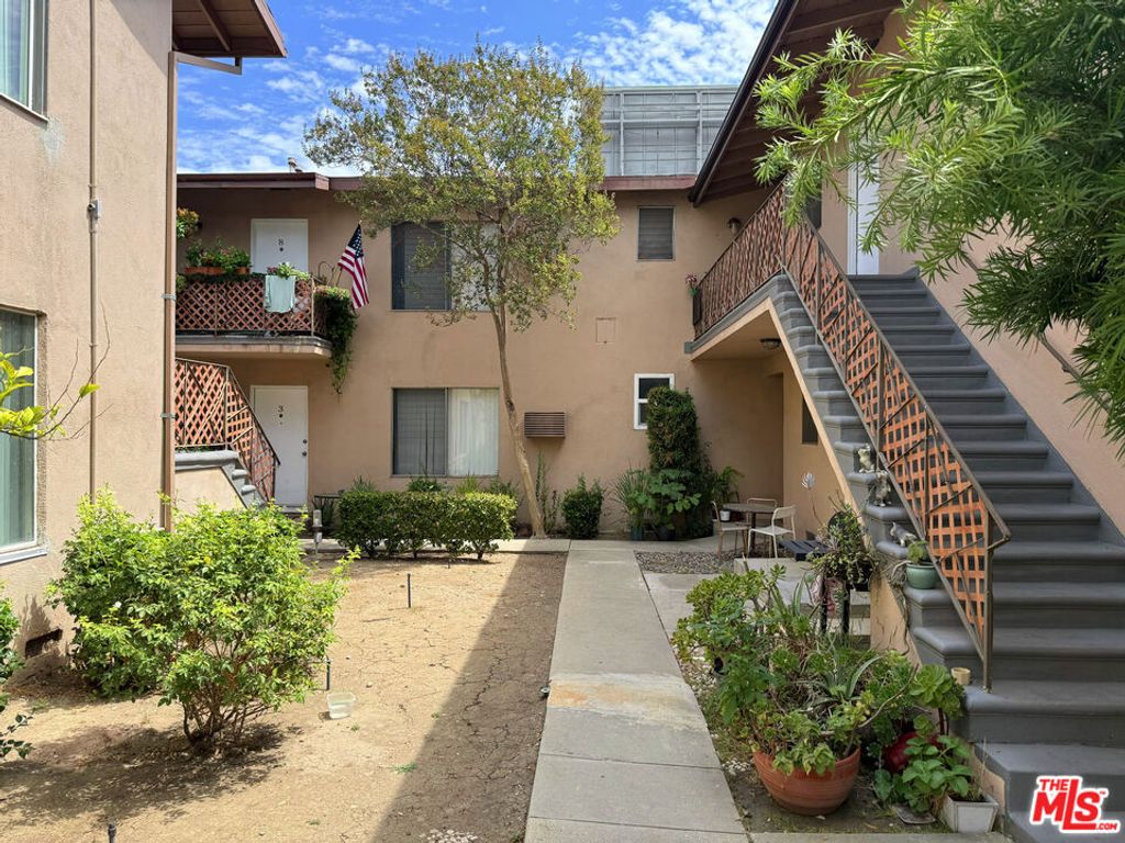 19419 Victory Boulevard, Reseda, CA 91335 — photo 2