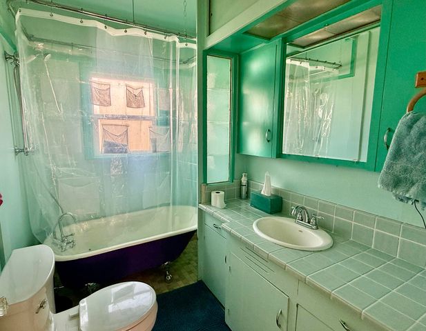 2717 Howard Avenue, Medford, OR 97501