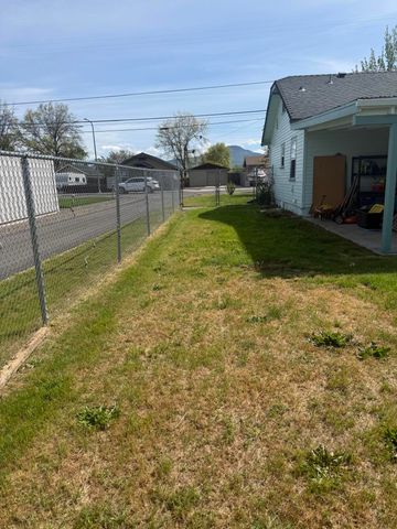2717 Howard Avenue, Medford, OR 97501
