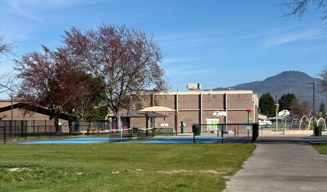 2717 Howard Avenue, Medford, OR 97501