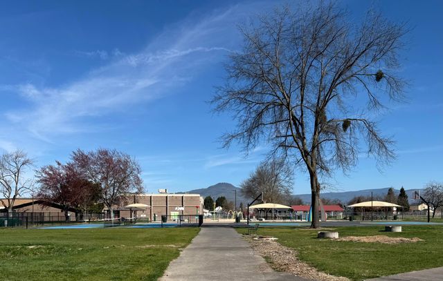 2717 Howard Avenue, Medford, OR 97501