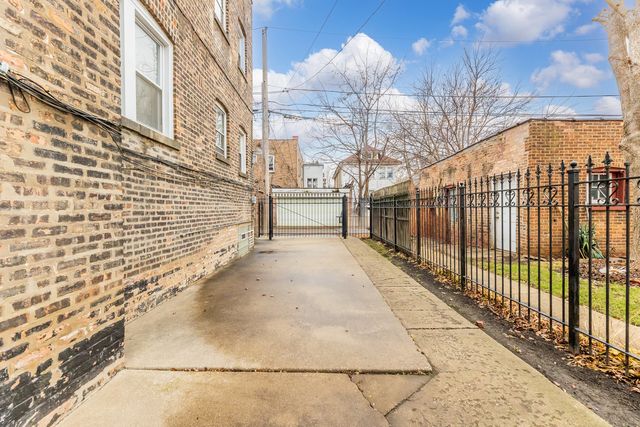 6758 S Campbell Avenue 2, Chicago, IL 60629