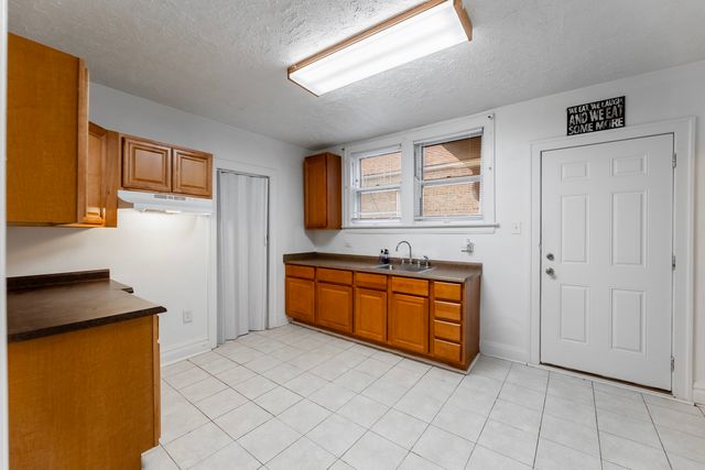 6758 S Campbell Avenue 2, Chicago, IL 60629