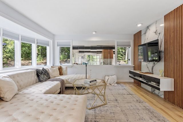 7 Birch Hill Road, Pepperell, MA 01463