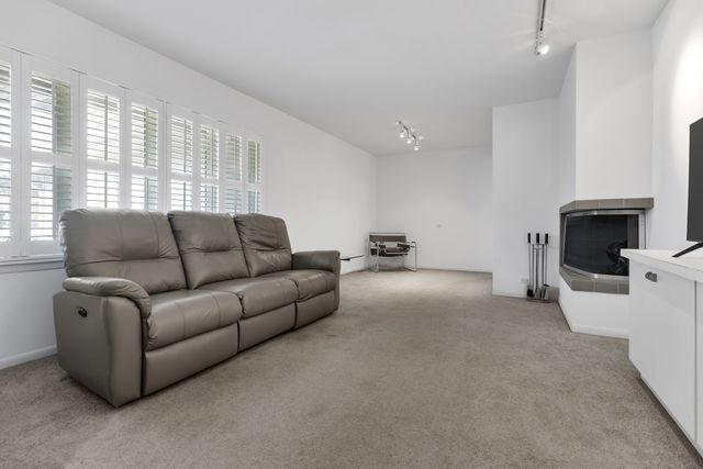 110 ESSEX Road, Elk Grove Village, IL 60007