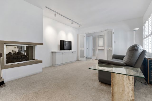 110 ESSEX Road, Elk Grove Village, IL 60007