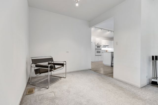 110 ESSEX Road, Elk Grove Village, IL 60007