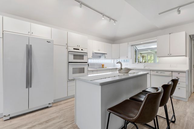 110 ESSEX Road, Elk Grove Village, IL 60007