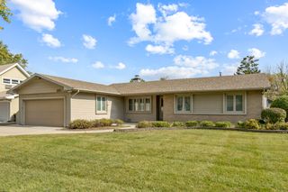 110 ESSEX Road, Elk Grove Village, IL 60007