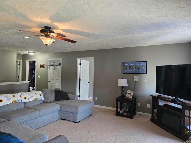 575 MESA Drive, Russiaville, IN 46979