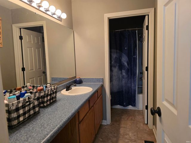 575 MESA Drive, Russiaville, IN 46979