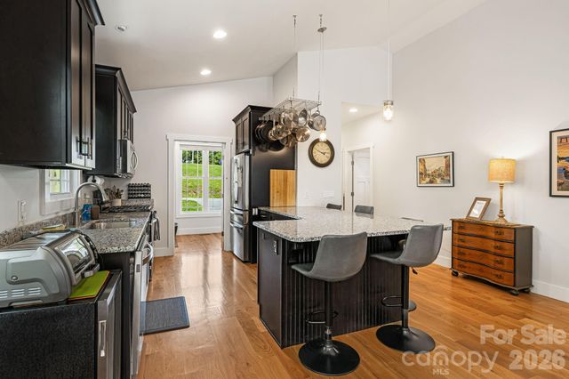 82 Summit Circle, Hendersonville, NC 28739