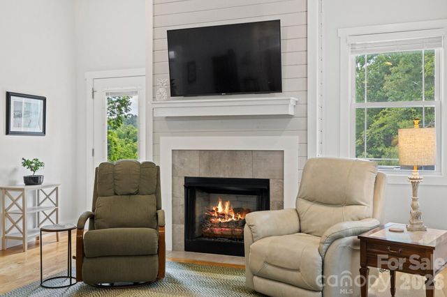 82 Summit Circle, Hendersonville, NC 28739
