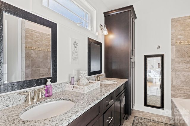 82 Summit Circle, Hendersonville, NC 28739