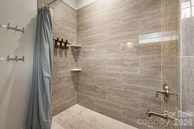 82 Summit Circle, Hendersonville, NC 28739