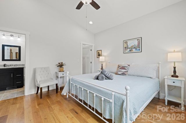 82 Summit Circle, Hendersonville, NC 28739