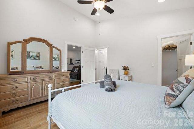 82 Summit Circle, Hendersonville, NC 28739