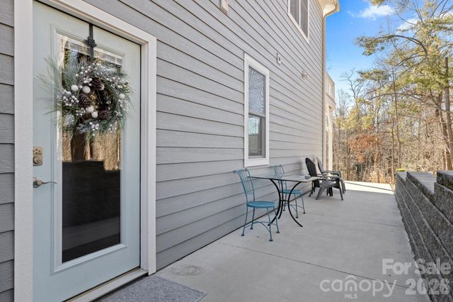 82 Summit Circle, Hendersonville, NC 28739