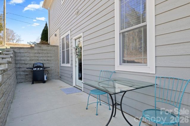82 Summit Circle, Hendersonville, NC 28739