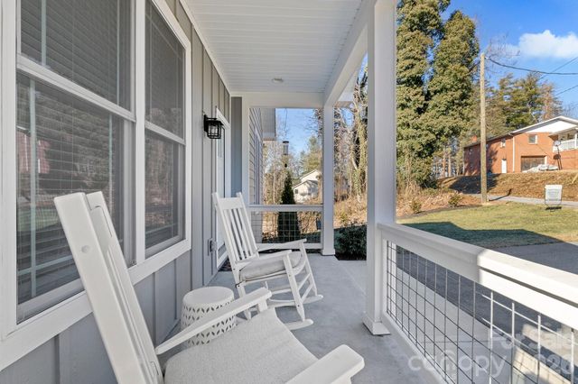 82 Summit Circle, Hendersonville, NC 28739