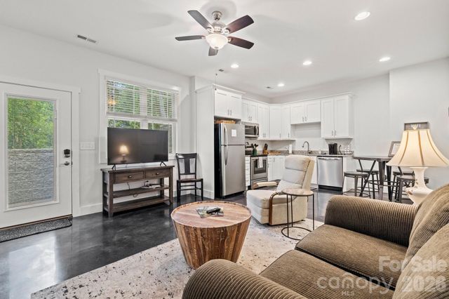 82 Summit Circle, Hendersonville, NC 28739