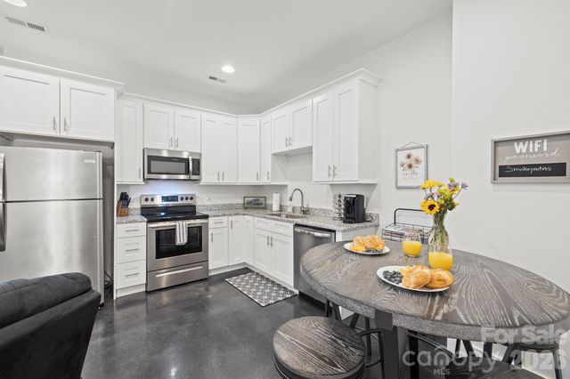 82 Summit Circle, Hendersonville, NC 28739