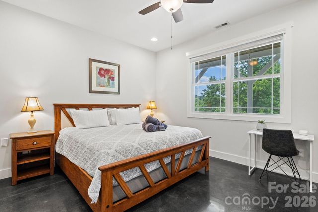 82 Summit Circle, Hendersonville, NC 28739
