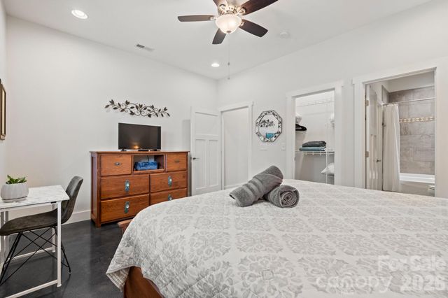 82 Summit Circle, Hendersonville, NC 28739