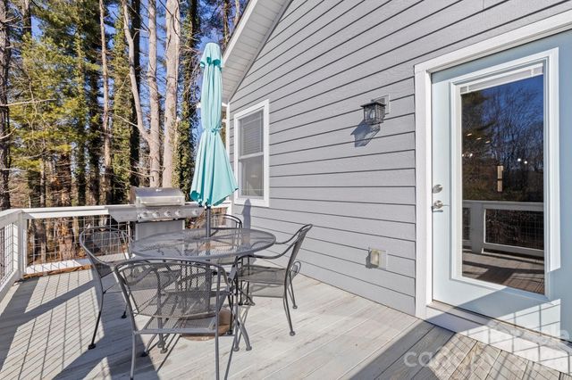 82 Summit Circle, Hendersonville, NC 28739
