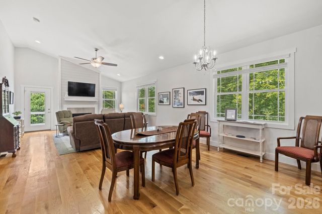 82 Summit Circle, Hendersonville, NC 28739
