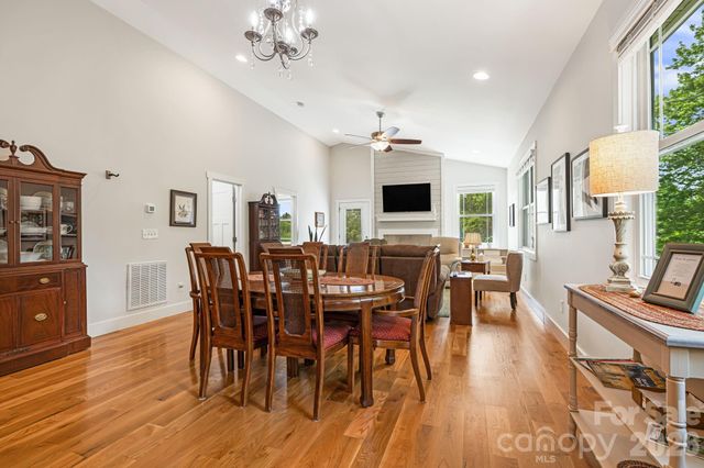 82 Summit Circle, Hendersonville, NC 28739